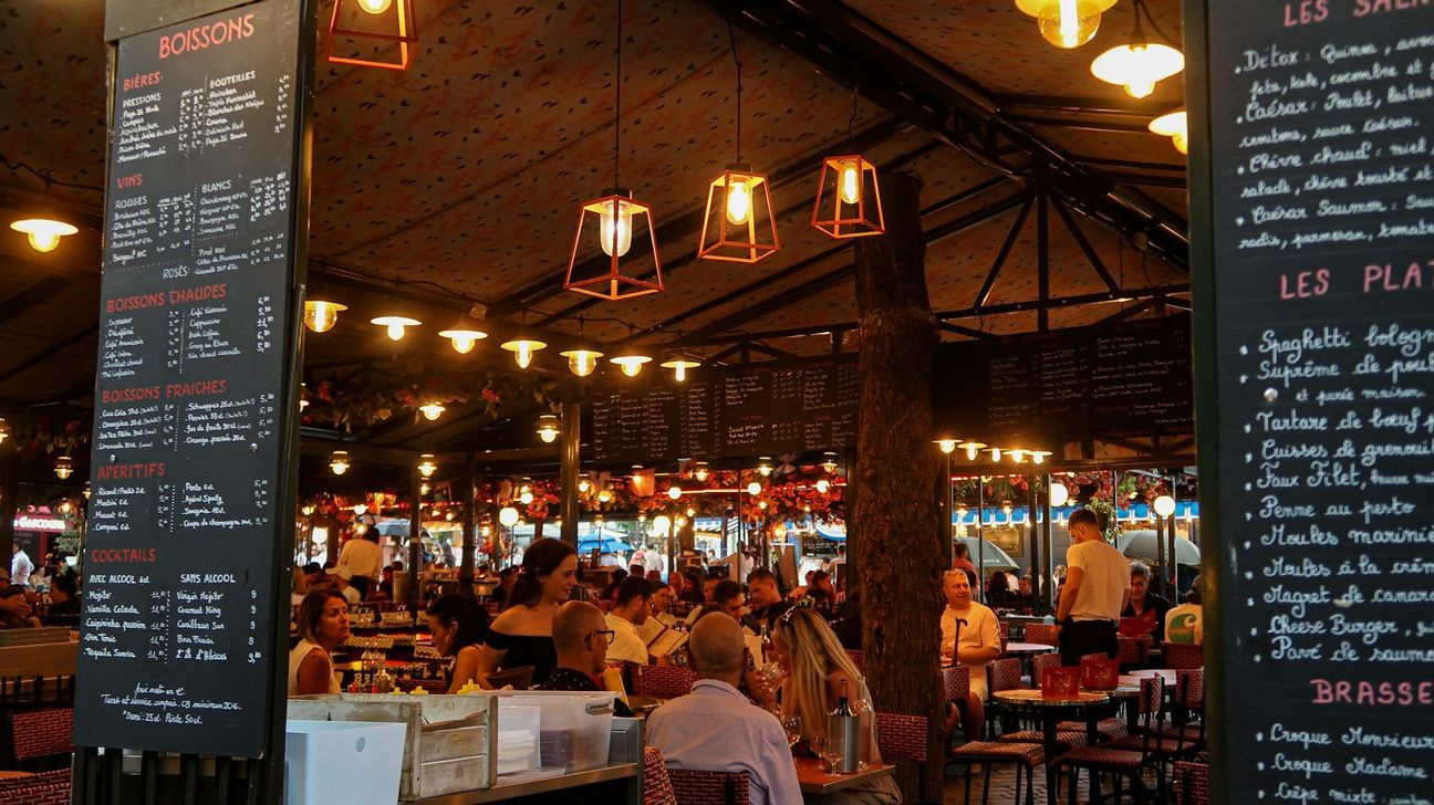 The busy dining room of a Montmartre bistro